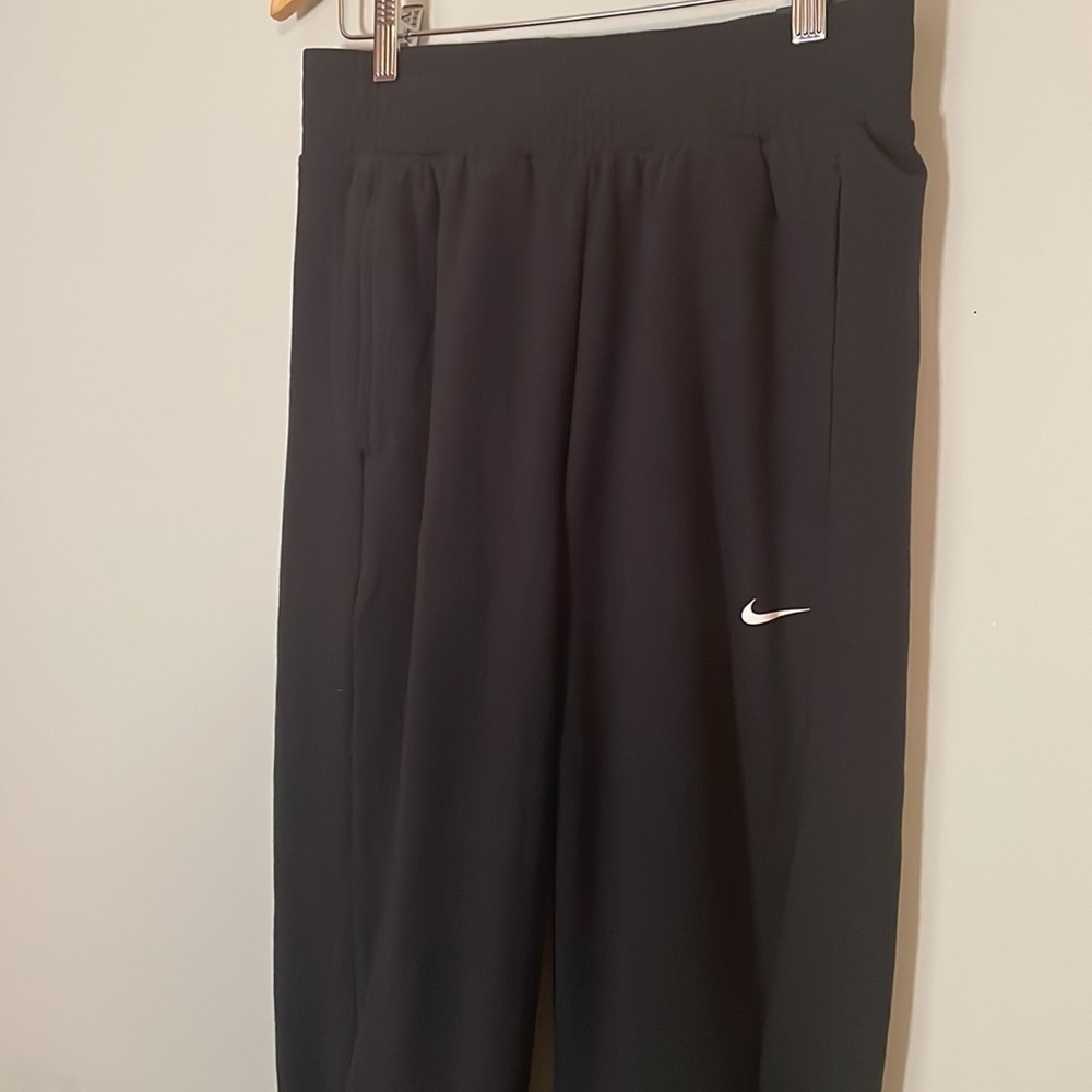 Nike Women's Yoga Crop Pants - New with tag - Picture 6 of 10